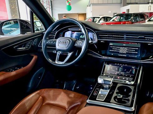 Used 2021 Audi Q7 3.0T Premium image 28