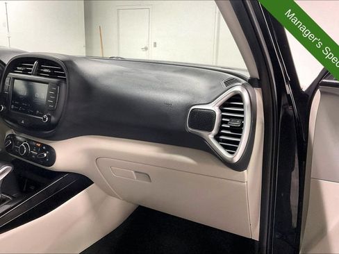 Used 2025 Kia Soul LX w/ LX Technology Package FWD image 19
