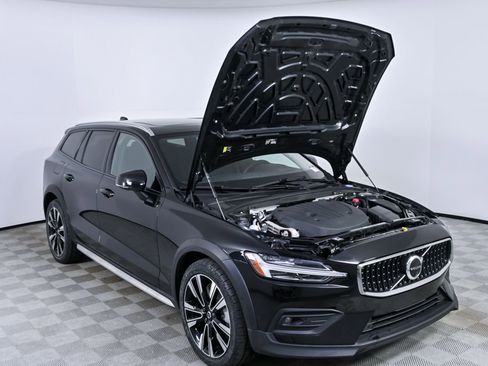 Certified 2024 Volvo V60 B5 Cross Country Ultimate image 35