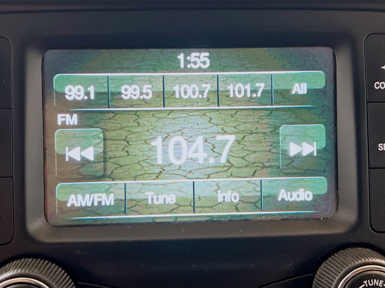 Used 2018 Jeep Cherokee Latitude w/ Altitude Package FWD image 10