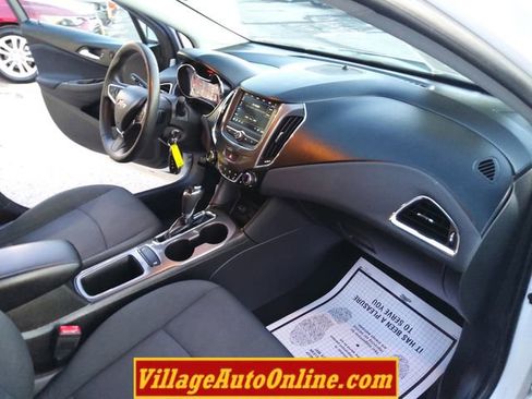 Used 2019 Chevrolet Cruze LT w/ LT Fleet Convenience Package image 17