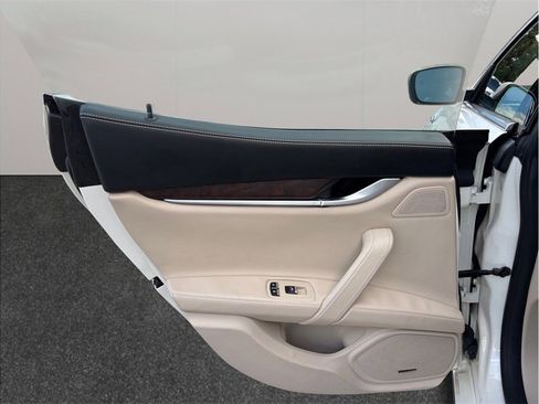 Used 2016 Maserati Ghibli S image 39