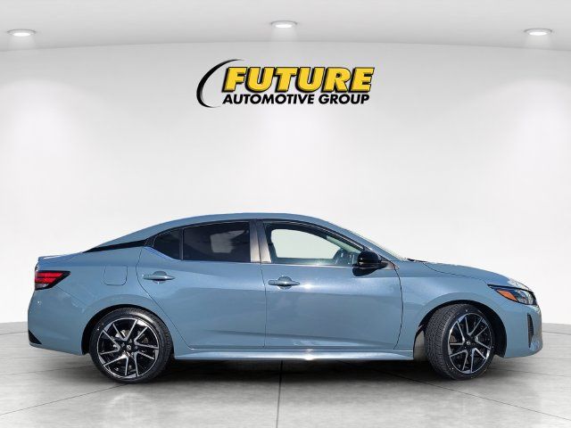 Used 2024 Nissan Sentra SR FWD image 3