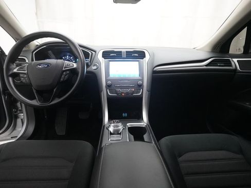 Used 2020 Ford Fusion SE image 5