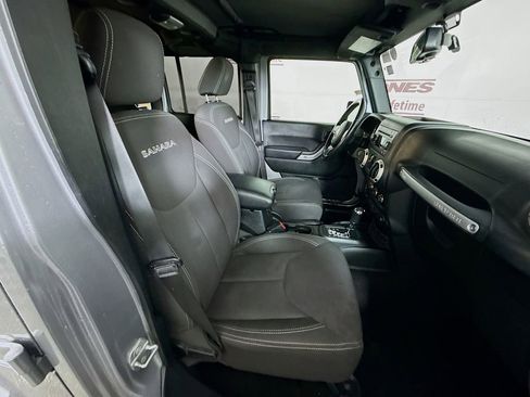 Used 2018 Jeep Wrangler Unlimited Sahara w/ Connectivity Group image 26