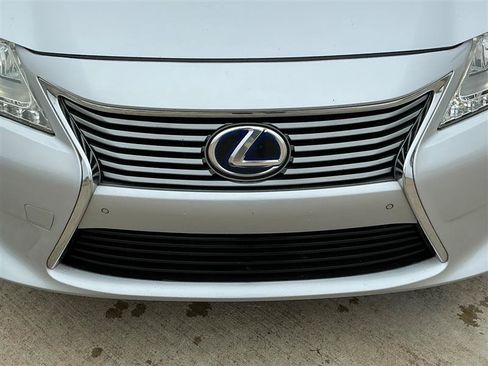 Used 2014 Lexus ES 300h w/ Luxury Package w/Bamboo Trim FWD image 12