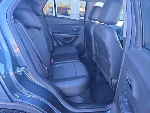 Certified 2022 Chevrolet Trax LT w/ LT Convenience Package image 17