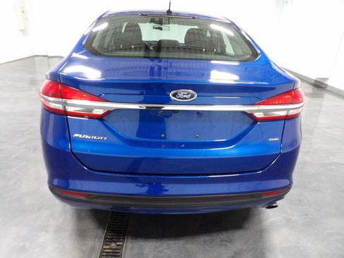 Used 2018 Ford Fusion SE w/ Fusion SE Technology Package FWD image 5