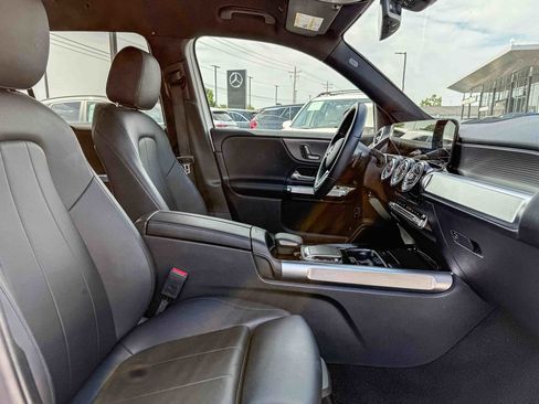Used 2022 Mercedes-Benz GLB 250 4MATIC w/ Premium Package Lite image 16