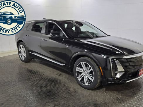 Used 2024 Cadillac Lyriq Tech w/ Driver Assist Package AWD/4WD image 9