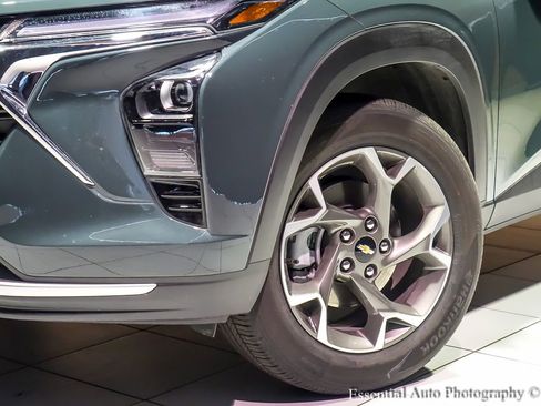 New 2026 Chevrolet Trax LT w/ Driver Confidence Package FWD image 5