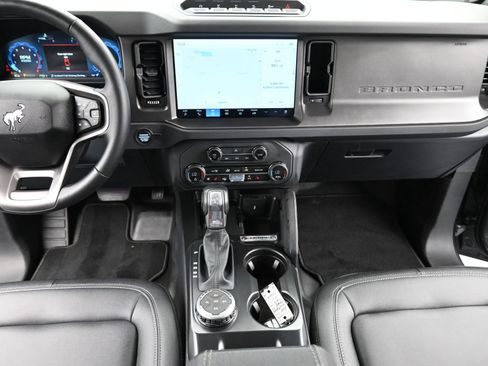 Used 2025 Ford Bronco Badlands image 13