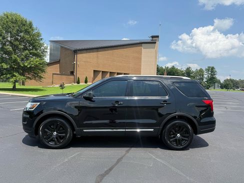 Used 2018 Ford Explorer XLT w/ Class II Trailer Tow Package AWD/4WD image 5