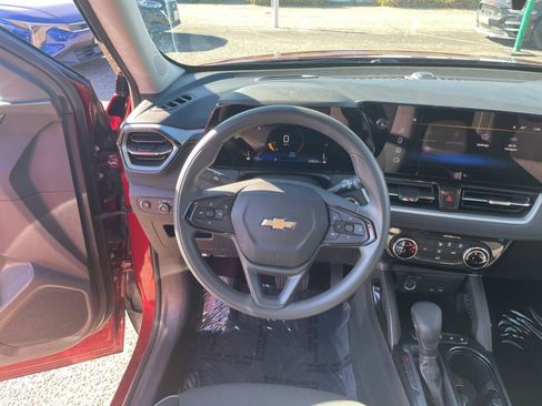 Used 2025 Chevrolet TrailBlazer LT image 25
