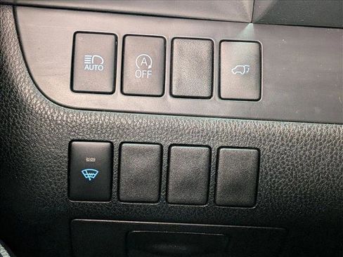 Used 2018 Toyota Highlander Plus AWD/4WD image 17