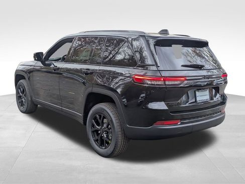 New 2025 Jeep Grand Cherokee Altitude image 5