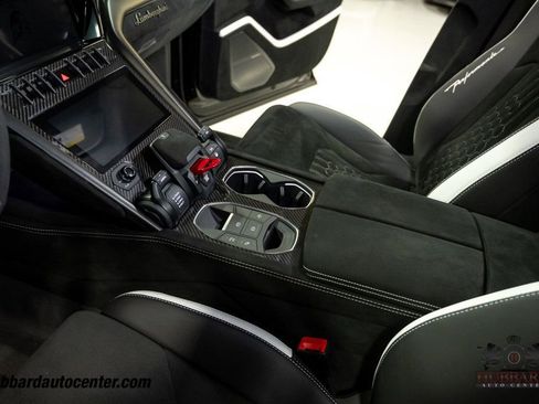 Used 2024 Lamborghini Urus Performante image 20