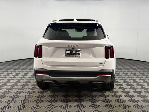 Used 2025 Kia Sorento EX w/ Panoramic Sunroof Package AWD/4WD image 9