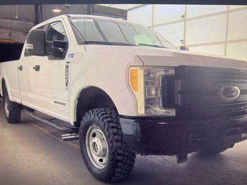 Used 2017 Ford F250 XL w/ Power Equipment Group image 4