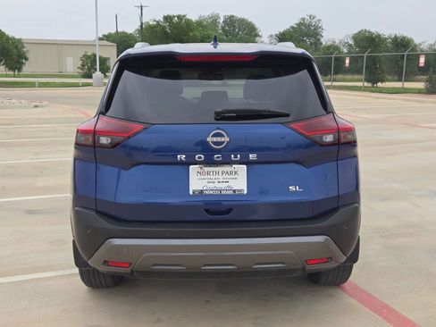 Used 2023 Nissan Rogue SL w/ SL Premium Package FWD image 4