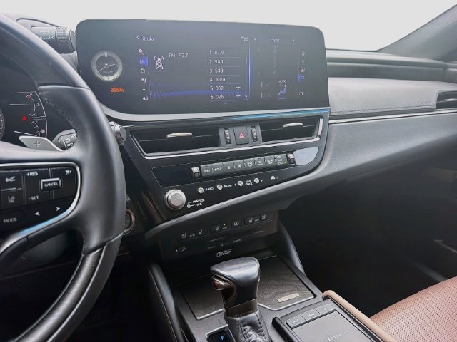 Used 2022 Lexus ES 350 Ultra Luxury w/ Accessory Package 2 FWD image 25