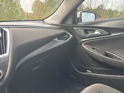 Used 2021 Chevrolet Malibu LT image 23