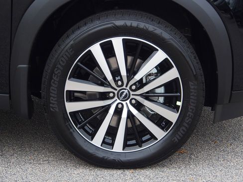 New 2025 Nissan Pathfinder Platinum w/ Cargo Package image 9