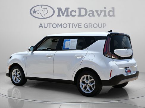 Used 2025 Kia Soul LX w/ LX Technology Package FWD image 4