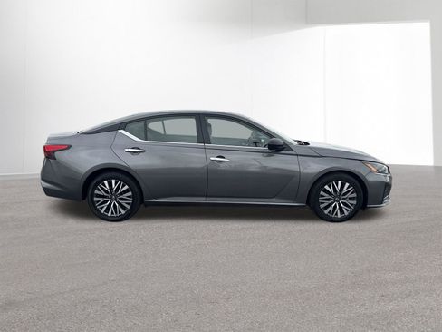 Used 2024 Nissan Altima 2.5 SV image 33