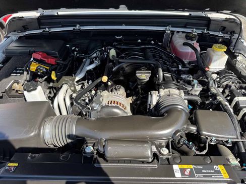 Used 2022 Jeep Gladiator Sport AWD/4WD image 10