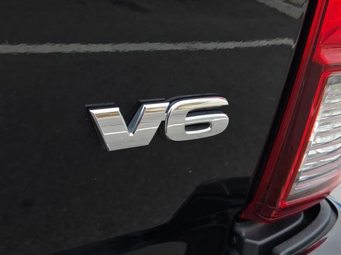 Used 2018 Toyota Tacoma TRD Sport w/ Technology Package image 15