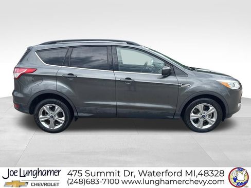 Used 2016 Ford Escape SE w/ Equipment Group 201A AWD/4WD image 2