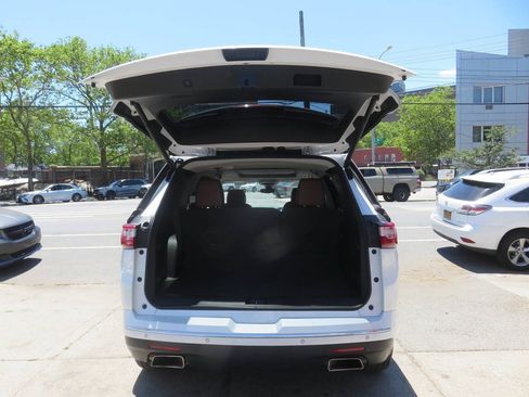 Used 2018 Chevrolet Traverse High Country AWD/4WD image 26