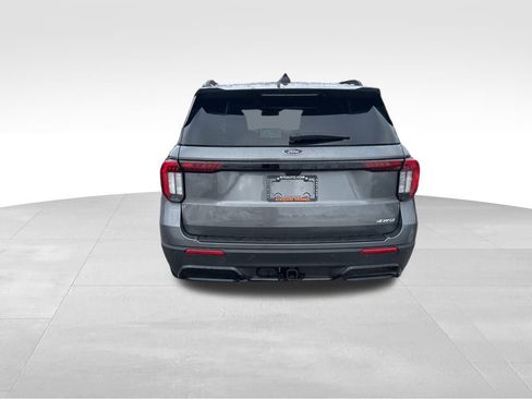 Used 2025 Ford Explorer ST-Line image 4