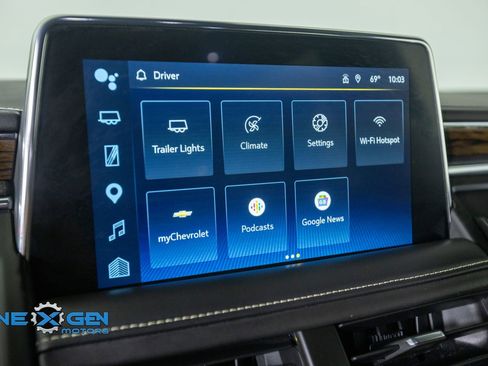 Used 2023 Chevrolet Suburban Premier AWD/4WD image 18