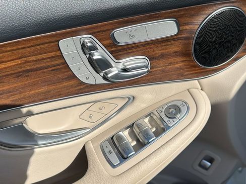 Used 2022 Mercedes-Benz GLC 300 4MATIC w/ Premium Package Lite image 22