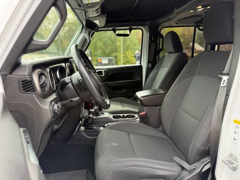 Used 2019 Jeep Wrangler Unlimited Sport S image 3