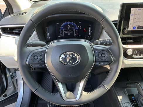 Used 2026 Toyota Corolla Cross LE FWD image 18