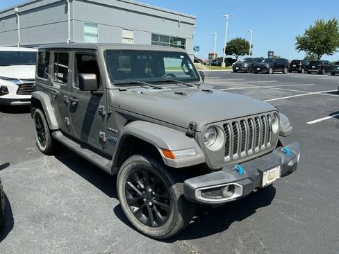 Used 2022 Jeep Wrangler Unlimited Sahara w/ Cold Weather Group AWD/4WD image 4