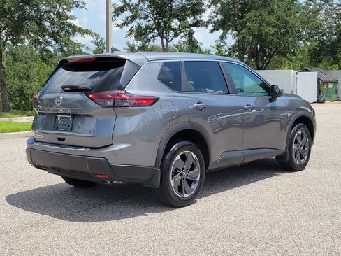 Certified 2025 Nissan Rogue SV FWD image 5