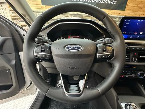 Used 2022 Ford Escape SE w/ Cold Weather Package image 17