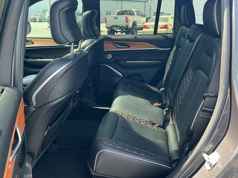 Used 2022 Jeep Grand Cherokee Summit AWD/4WD image 11