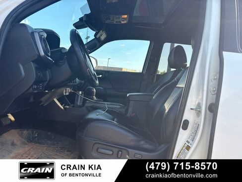 Used 2022 Toyota Tacoma TRD Off-Road w/ TRD Premium Off Road Package AWD/4WD image 4
