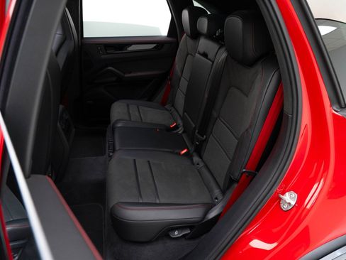 Used 2025 Porsche Cayenne GTS image 31