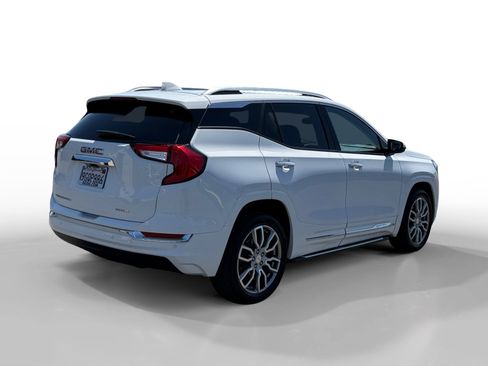 Used 2022 GMC Terrain Denali w/ LPO, 'HIT The Road' Package AWD/4WD image 5