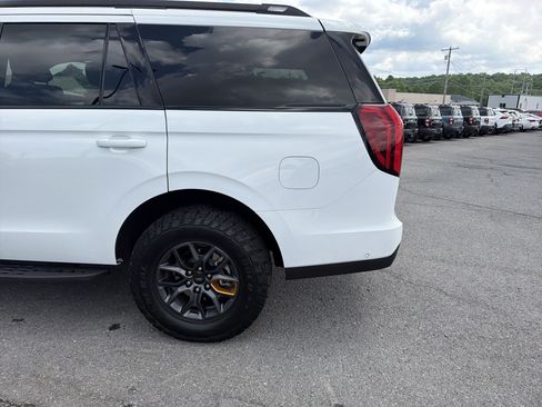 Used 2025 Ford Expedition Tremor AWD/4WD image 9