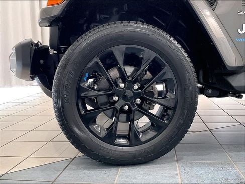 Used 2023 Jeep Wrangler Unlimited Sahara w/ Cold Weather Group AWD/4WD image 7