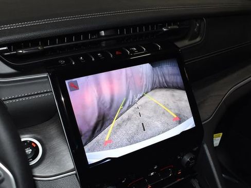 New 2025 Jeep Grand Cherokee Limited image 13