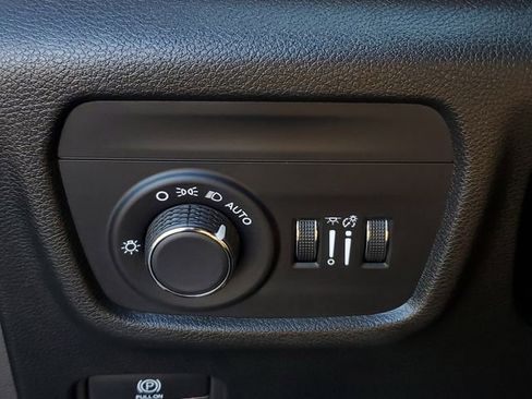 Certified 2025 Jeep Grand Cherokee L Laredo w/ Trailer Tow Package image 36