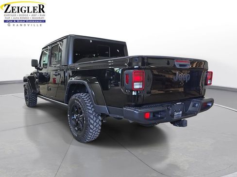 Certified 2022 Jeep Gladiator Overland AWD/4WD image 7